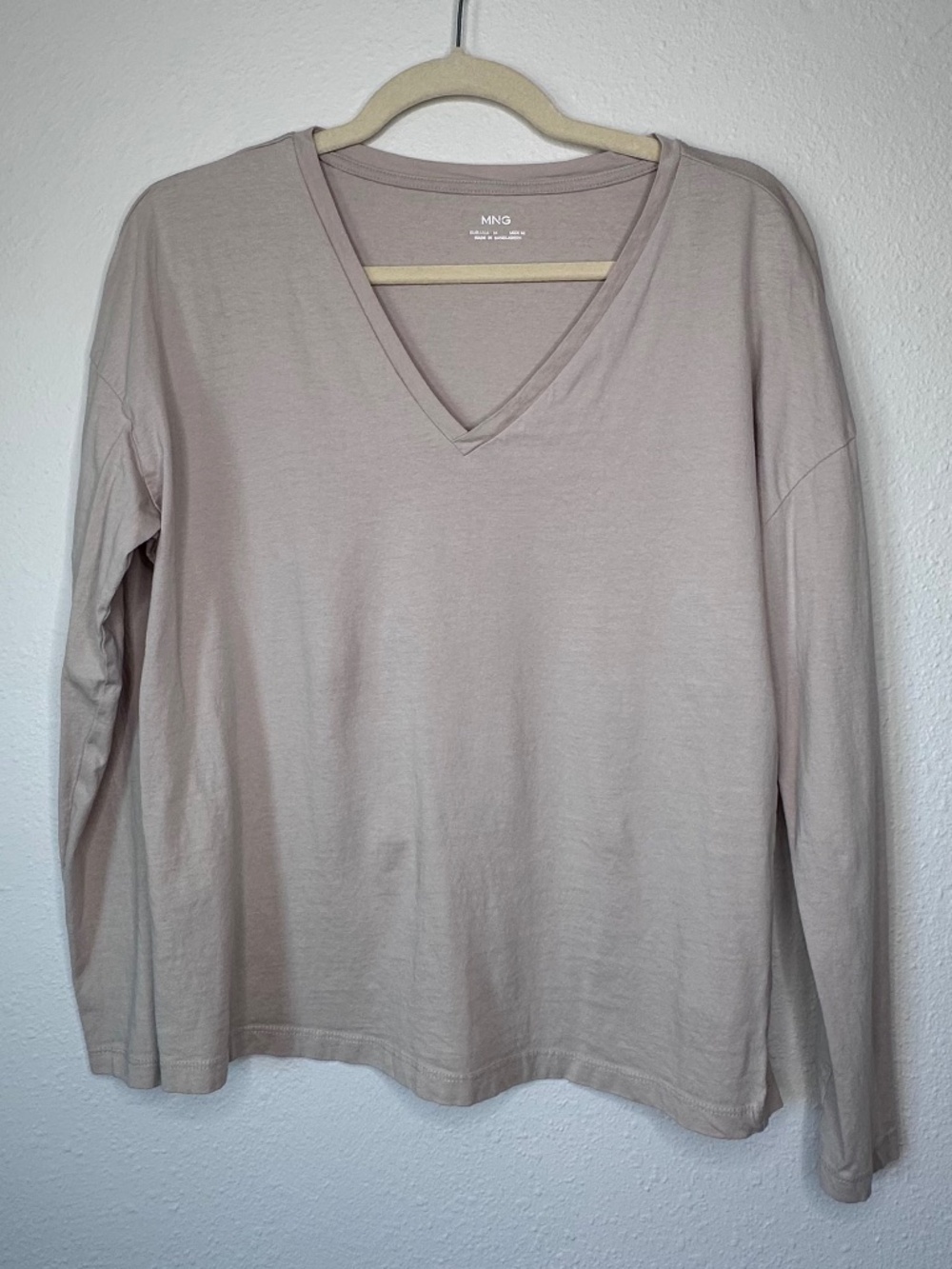 Mango (MNG) Women's Long Sleeve V-Neck Top, Cream, Sz Medium